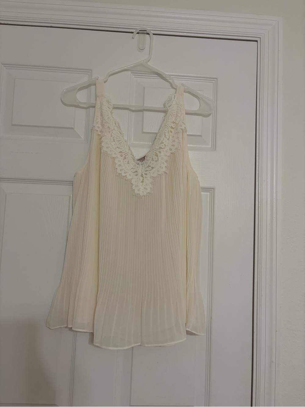 Chicos Lace-Trim Pleated V-Neck Tank Top - Cream